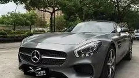 何洁圣诞视频引争议，评论区热议不断